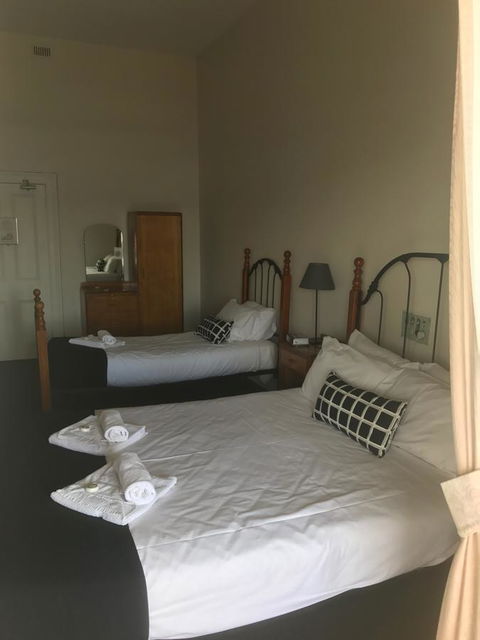 Grosvenor Hotel - Accommodation Gladstone 9