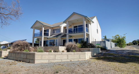 Bay Bliss - Accommodation Gladstone 4