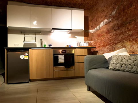 The Lookout Cave Underground Motel - Accommodation Gladstone 13
