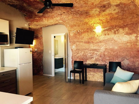 The Lookout Cave Underground Motel - Accommodation Gladstone 17