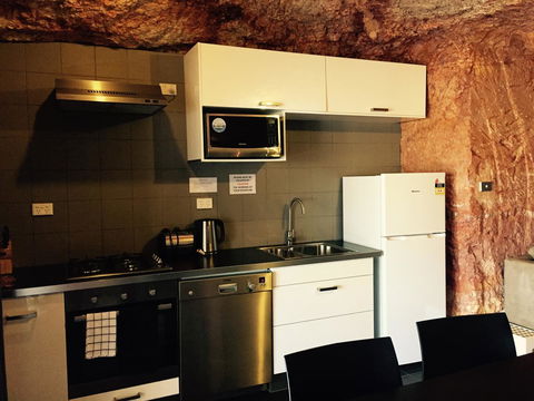 The Lookout Cave Underground Motel - Accommodation Gladstone 29