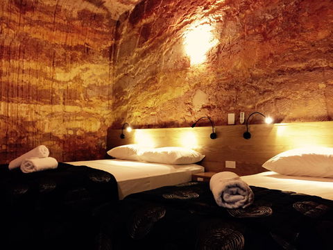 The Lookout Cave Underground Motel - Accommodation Gladstone 34