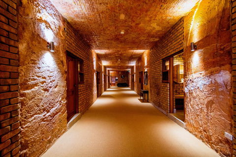 The Lookout Cave Underground Motel - Accommodation Gladstone 7