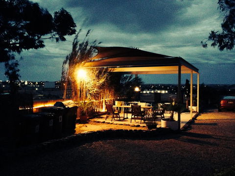 The Lookout Cave Underground Motel - Accommodation Gladstone 14