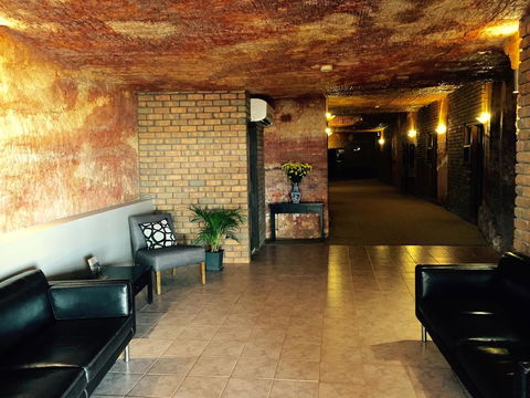The Lookout Cave Underground Motel - Accommodation Gladstone 18