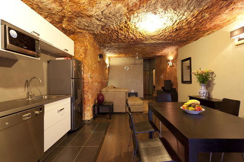 The Lookout Cave Underground Motel - Accommodation Gladstone 21