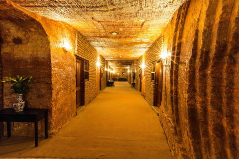 The Lookout Cave Underground Motel - Accommodation Gladstone 35