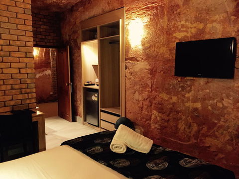 The Lookout Cave Underground Motel - Accommodation Gladstone 42
