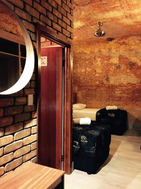 The Lookout Cave Underground Motel - Accommodation Gladstone 37