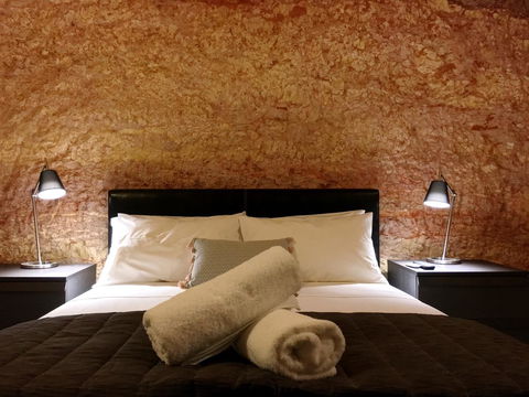 The Lookout Cave Underground Motel - Accommodation Gladstone 9
