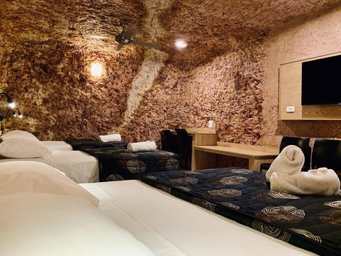 The Lookout Cave Underground Motel - Accommodation Gladstone 5