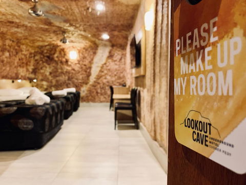The Lookout Cave Underground Motel - Accommodation Gladstone 4