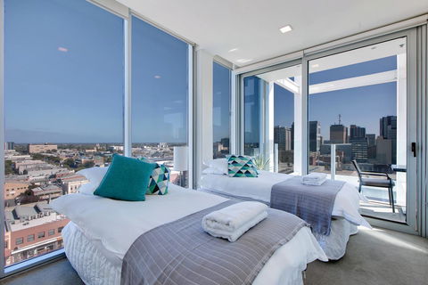 Light And Spacious, Stunning Views Of Adelaide - Accommodation Gladstone 6