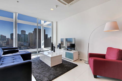 Light And Spacious, Stunning Views Of Adelaide - Accommodation Gladstone 0