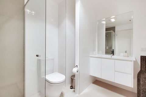 Light And Spacious, Stunning Views Of Adelaide - Accommodation Gladstone 9