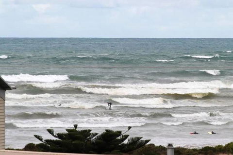 SeaWatch-Sea Views - Accommodation Gladstone 2