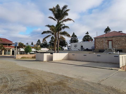 Pier Hotel Port Lincoln - Accommodation Gladstone 32