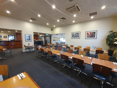 Pier Hotel Port Lincoln - Accommodation Gladstone 9