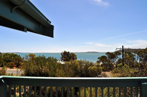 Dolphinview - Accommodation Gladstone 16