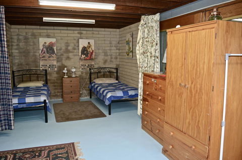 Dolphinview - Accommodation Gladstone 10