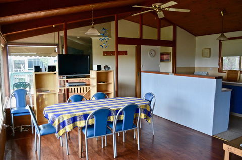 Dolphinview - Accommodation Gladstone 3