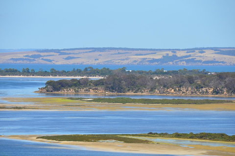 Of Stone & Wood Guesthouse - Accommodation Gladstone 3