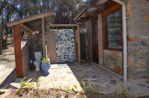 Of Stone & Wood Guesthouse - Accommodation Gladstone 16