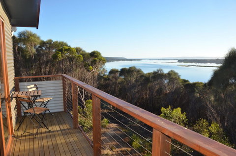 Of Stone & Wood Guesthouse - Accommodation Gladstone 2