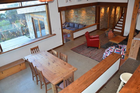 Of Stone & Wood Guesthouse - Accommodation Gladstone 6