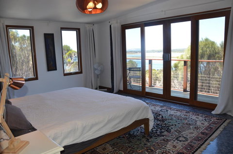 Of Stone & Wood Guesthouse - Accommodation Gladstone 12