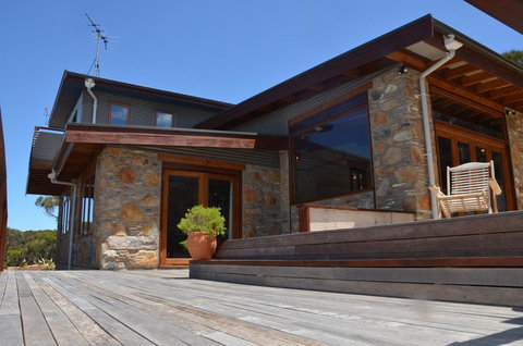 Of Stone & Wood Guesthouse - Accommodation Gladstone 1