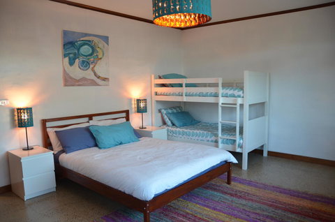 Of Stone & Wood Guesthouse - Accommodation Gladstone 13