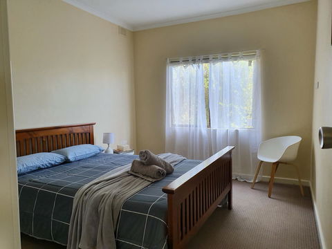 Super Central Location - Accommodation Gladstone 8