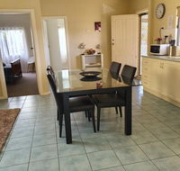 Super Central Location - Accommodation Gladstone