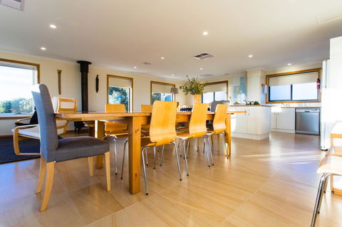 Southern Ocean Lookout - Accommodation Gladstone 8