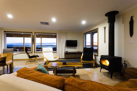 Southern Ocean Lookout - Accommodation Gladstone 7