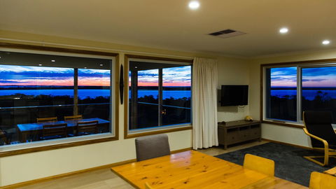 Southern Ocean Lookout - Accommodation Gladstone 14