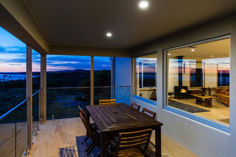 Southern Ocean Lookout - Accommodation Gladstone 13