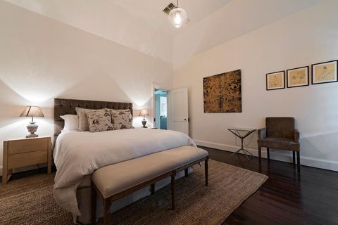 Jacobs Estate Cottage - Accommodation Gladstone 3