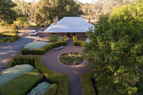 Jacobs Estate Cottage - Accommodation Gladstone 2