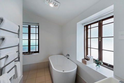 Jacobs Estate Cottage - Accommodation Gladstone 6