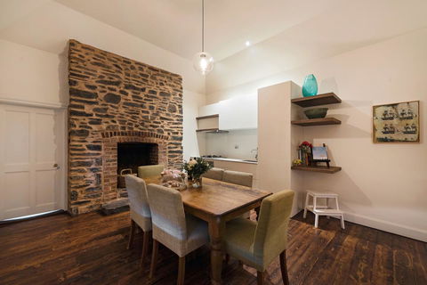 Jacobs Estate Cottage - Accommodation Gladstone 5