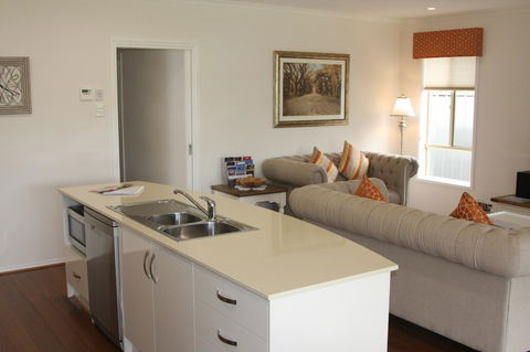C And C Tanunda - Accommodation Gladstone 12