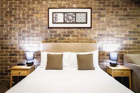 The Lodge By Manna - Accommodation Gladstone 5