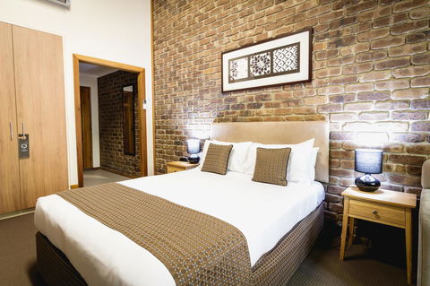 The Lodge By Manna - Accommodation Gladstone 2