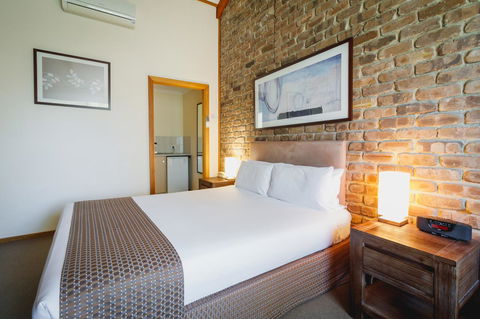 The Lodge By Manna - Accommodation Gladstone 6