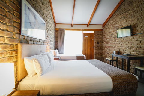 The Lodge By Manna - Accommodation Gladstone 10