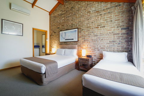 The Lodge By Manna - Accommodation Gladstone 8