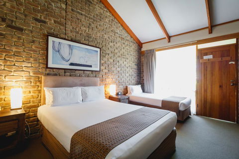The Lodge By Manna - Accommodation Gladstone 9
