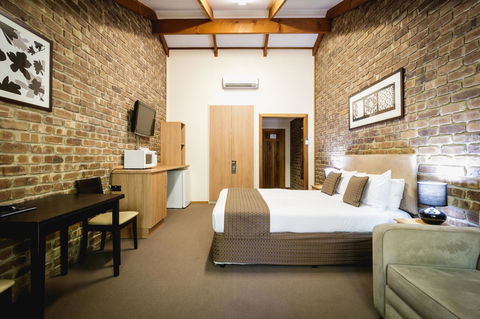 The Lodge By Manna - Accommodation Gladstone 1